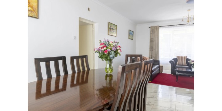 Three-bedroom apartment dining room