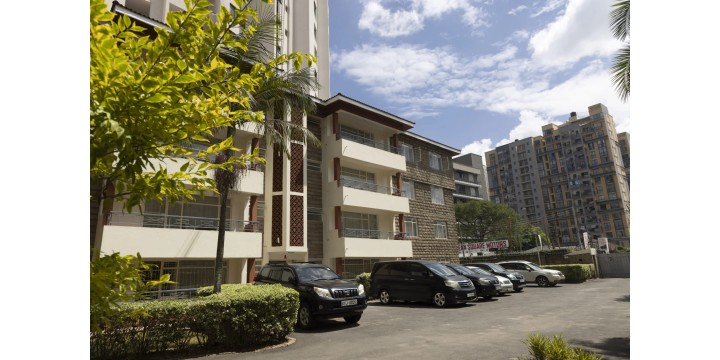 Gemina Court exterior and parking