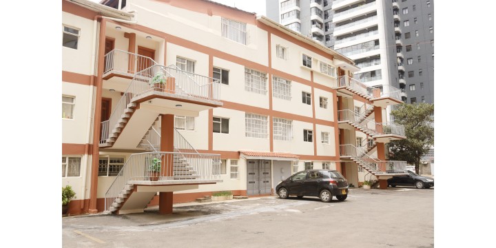 Gemina Court exterior and parking
